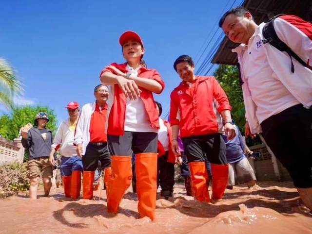 佩通坦参加活动照片