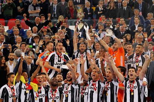 ELK举起奖杯庆祝