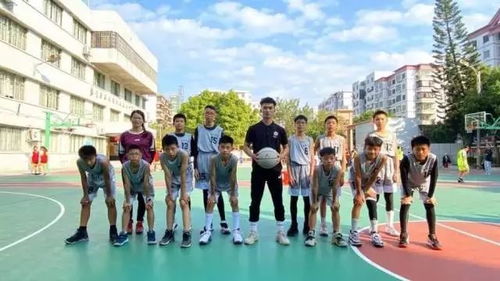 篮球比赛紧张刺激的画面