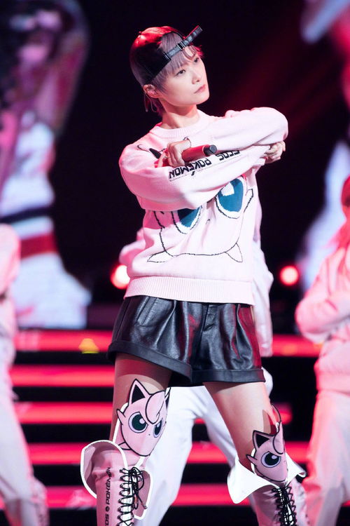 李宇春出席活动照片