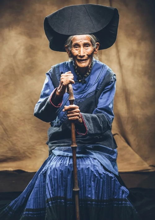 藏族老人慈祥的笑容