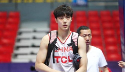 胡明轩投篮绝杀瞬间