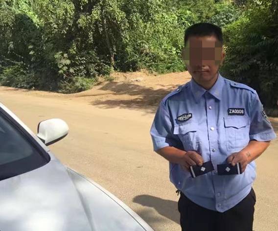 温州男童妈妈疑似意外去世，他获多方救助，民警还自掏腰包陪他检查