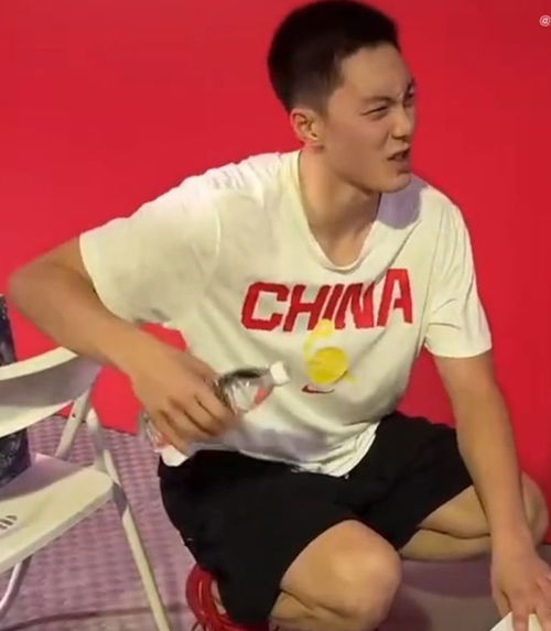 胡明轩新闻发布会现场