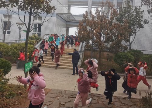 云南校园悲剧：女孩惨遭同班男生杀害背后的故事