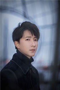 主播眼神深邃的图片