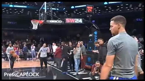 看库里投篮，那简直是一种享受啊！