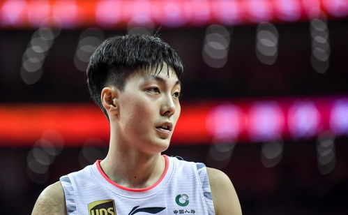 澳大利亚队暖心举动！全队安慰中国球员胡明轩