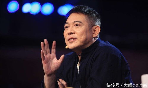 李连杰手术室外拍照