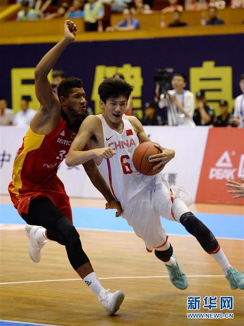 王俊杰比赛中突破瞬间