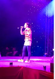 歌手演唱《枝叶心相牵》