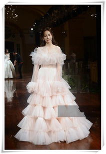 蛋糕裙在这一刻具象化了，美得让人窒息！