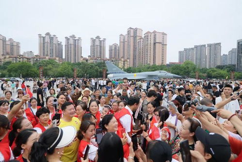 西安咸阳机场坠楼事件：清洁工遇袭，多方紧急回应