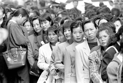 富士康求职大军：百米长队只为3个月赚2万