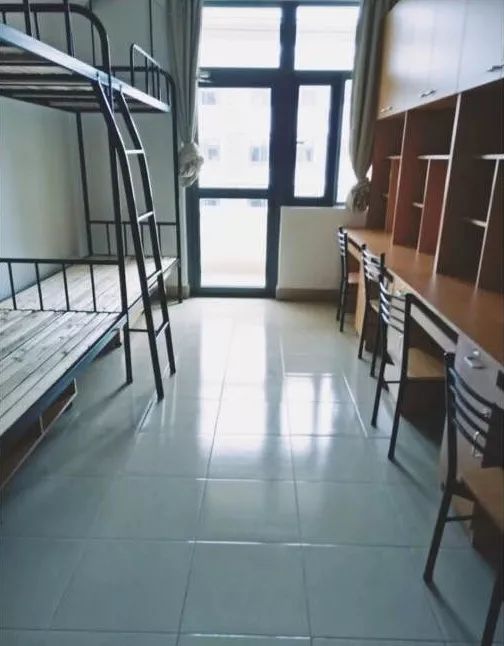 天崩开局！大学宿舍竟成奇葩存在？