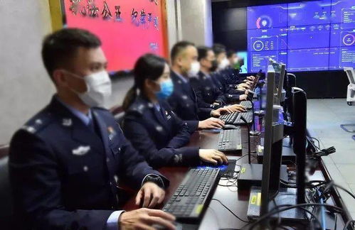 网警叔叔阿姨们正在紧张工作中