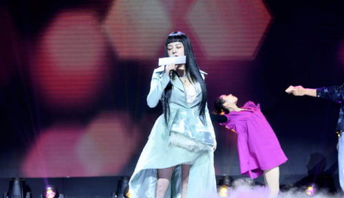 千百惠突发疾病离世，周日还有演出，女星接连离世引关注