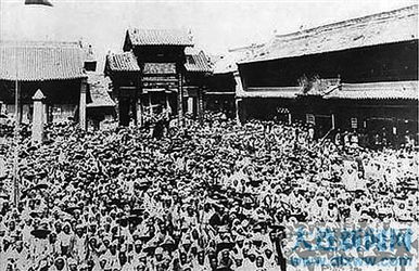 人们欢庆抗战胜利