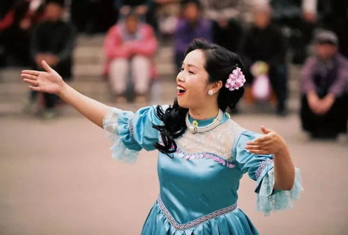 迟蓬表演细节图