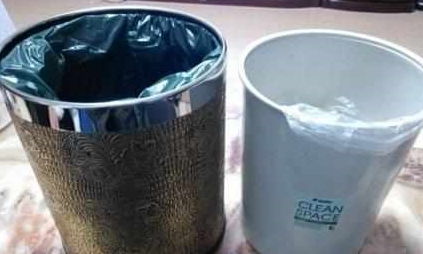 金镯子掉进垃圾桶的示意图