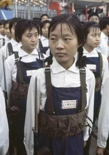 女民兵认真训练