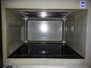 女生公司用微波炉加热速冻饺子引思考，微波炉使用安全需重视！