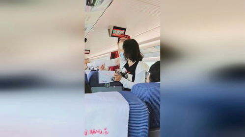 高铁遇吵闹小孩，女子巧妙应对瞬间静音