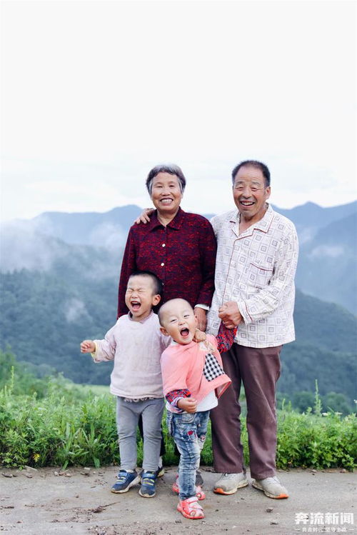 李福贵自费2万带村里46老人游郑州，这背后的故事太暖了