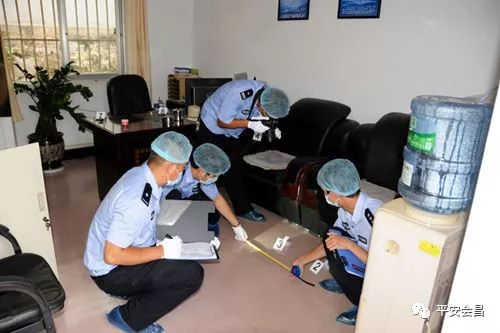 相关人员在现场勘查