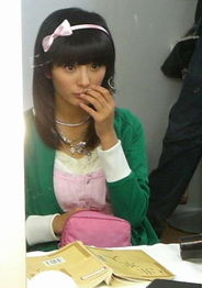 杨幂在片场认真工作的照片