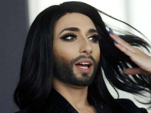 被毁容女子自学画画重塑五官：一场生命的逆袭