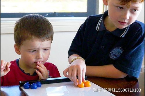 人们在扭扭乐机前欢笑