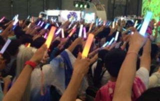 粉丝们热情应援