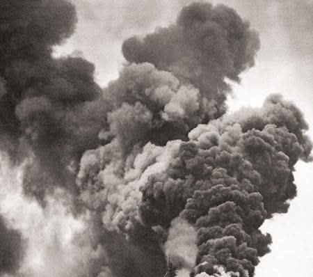 美军两栖船坞登陆舰起火15小时，背后真相令人震惊！