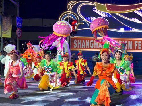 俩员工配合恶搞老板娘？背后真相令人震惊！