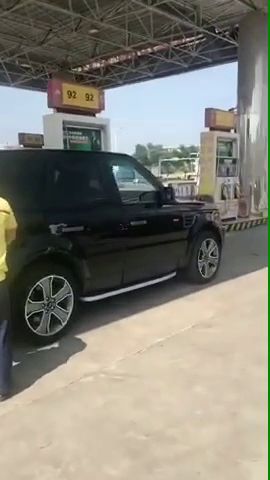 50升油箱竟能加67.96升？车主怒怼成都中石油加油站