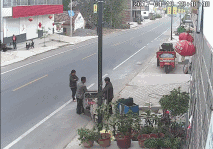 惊险！警车挡住冲撞车辆，勇救5条人命