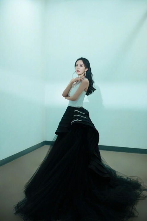 杨幂微博之夜造型