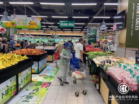 永辉超市货架空荡