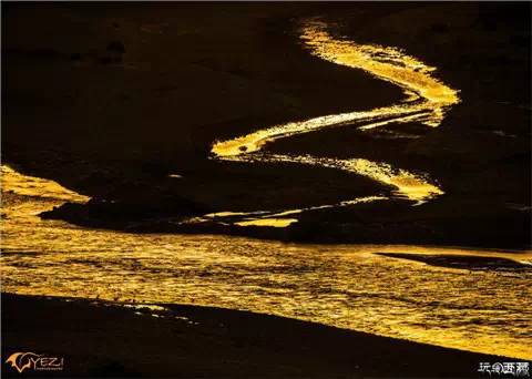 西藏黄昏时的天空