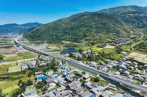 川青铁路大桥施工惨剧：绳索断裂致多人伤亡失联