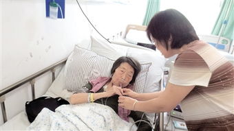 受胡雷资助女孩离世，背后故事引人深思