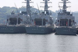 日本军舰停靠港口