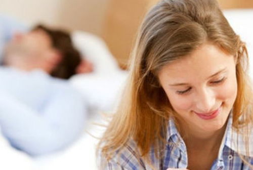 受伤女子工作图