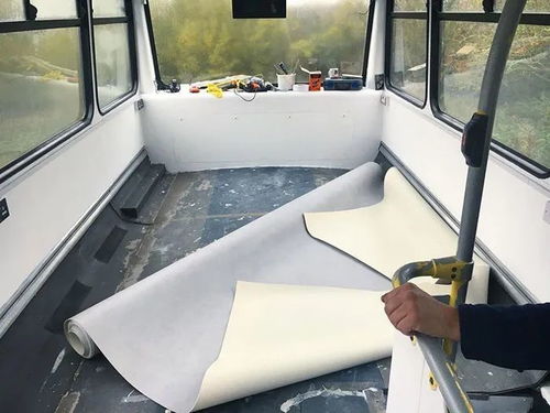 公交车内部场景