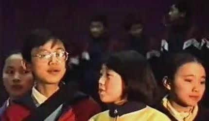 何老师笑容灿烂