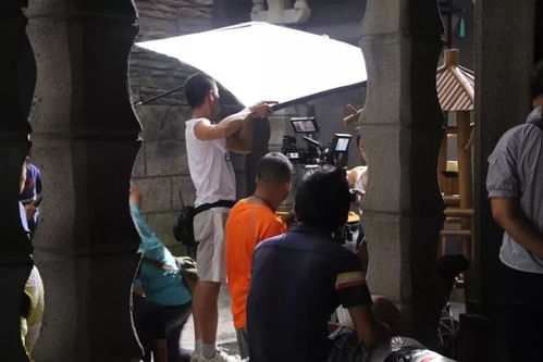 演员在横店片场等待