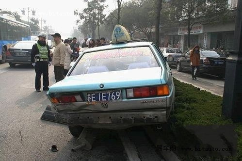 北京老人横穿马路遭出租车撞击不幸身亡，现场情况令人揪心！