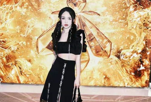 震惊！网红因‘纸片人’与男友分手，背后真相大揭秘