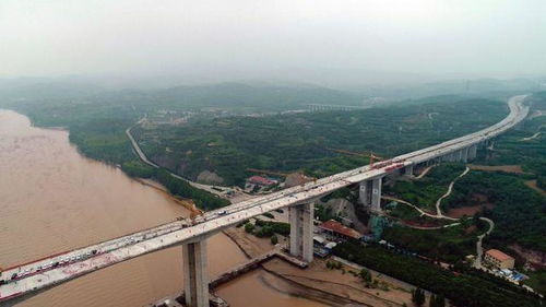 尖扎黄河特大桥事故：多部门联动救援背后的故事